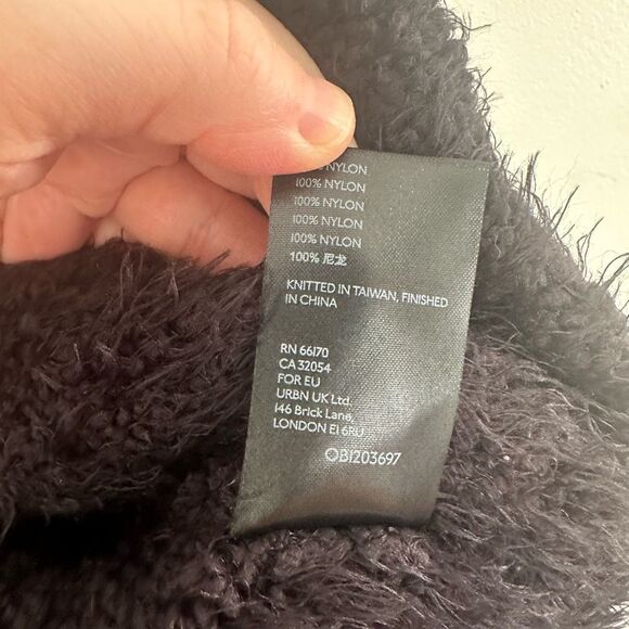 Free People Women’s Medium Icing Black Vneck Fuzzy Sweater New - Picture 4 of 6